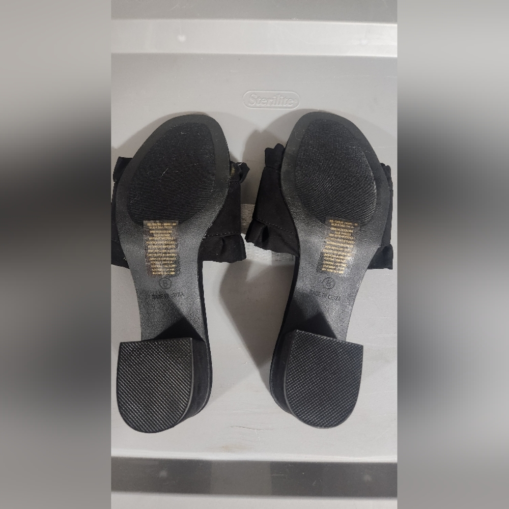 NWOB Ruffle Sueded Slides - Picture 4 of 7